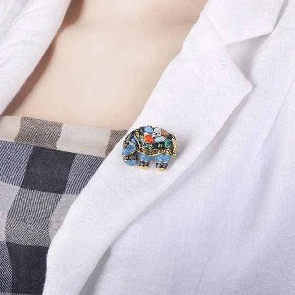 VQ Thailand Elephant Brooch - Picture 3 of 7